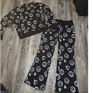 Kids Smiley Face Heart Print Hoodie Sweatshirt Jogger Pants Set Black White Fun